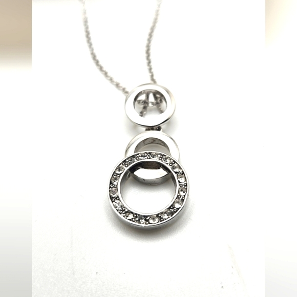 ๐ข3/$19๐ข Silver Circle Pendant Necklace and Earring Set - Picture 2 of 2